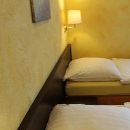 Hotel Rosenhof Dusseldorf Bagian luar foto