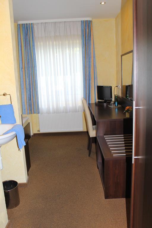 Hotel Rosenhof Dusseldorf Bagian luar foto