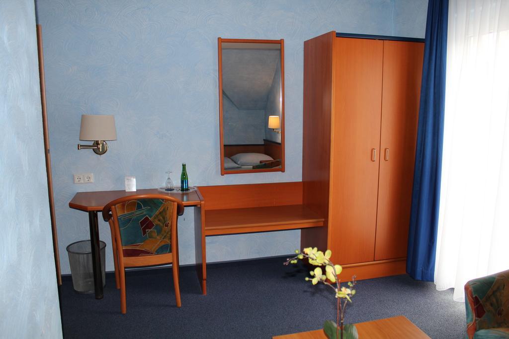 Hotel Rosenhof Dusseldorf Bagian luar foto