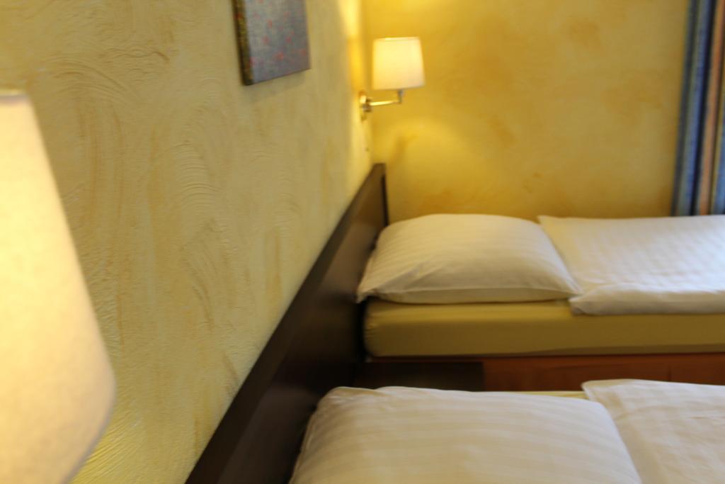 Hotel Rosenhof Dusseldorf Bagian luar foto